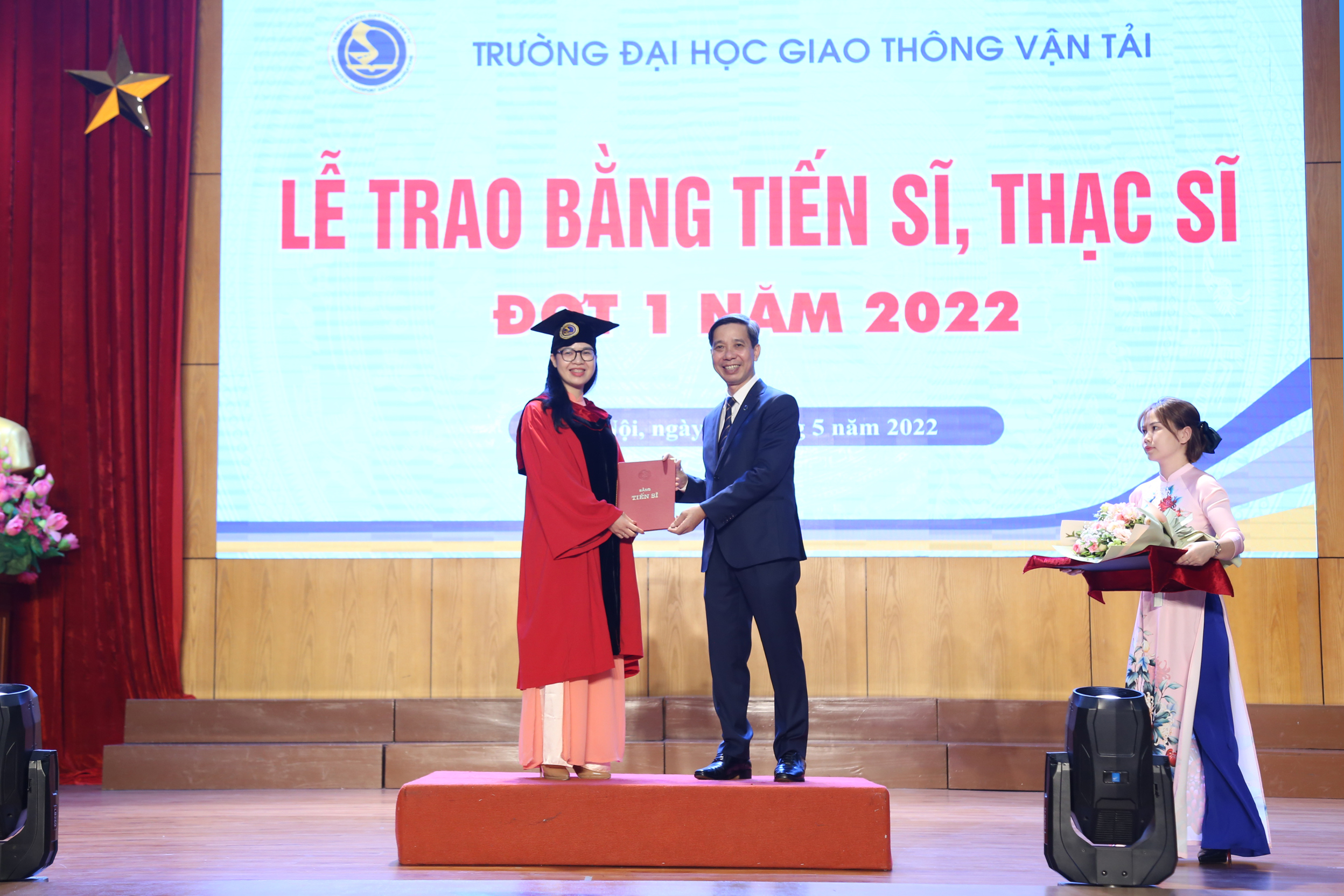 Lễ trao bằng Tiến sĩ, Thạc sĩ đợt 1 năm 2022