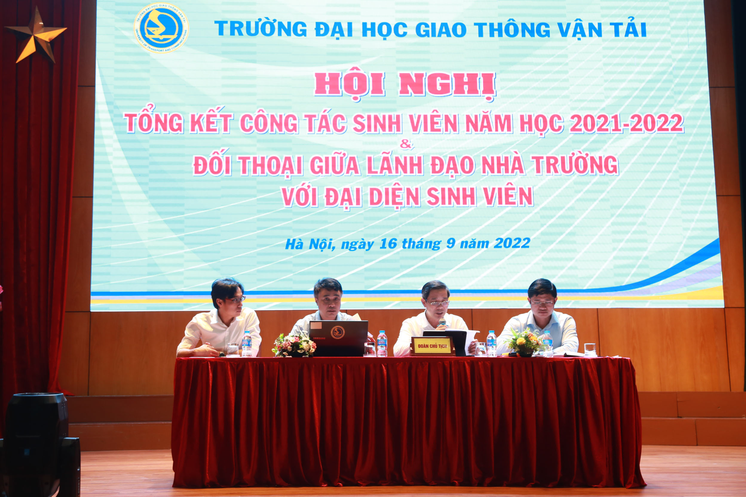 Hội nghị Tổng kết năm học 2021-2022 và Đối thoại giữa lãnh đạo Nhà trường với đại diện sinh viên